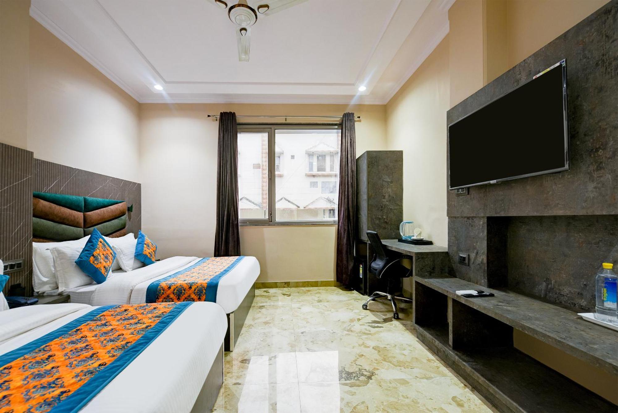 The Pearl Plaza Hotel In City Centre - Near New Delhi Railway Station Nova Deli Exterior foto